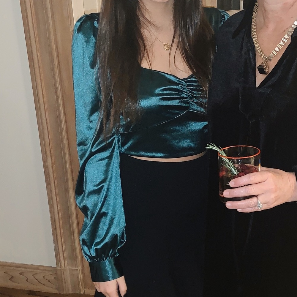 Dark green long sleeve crop top